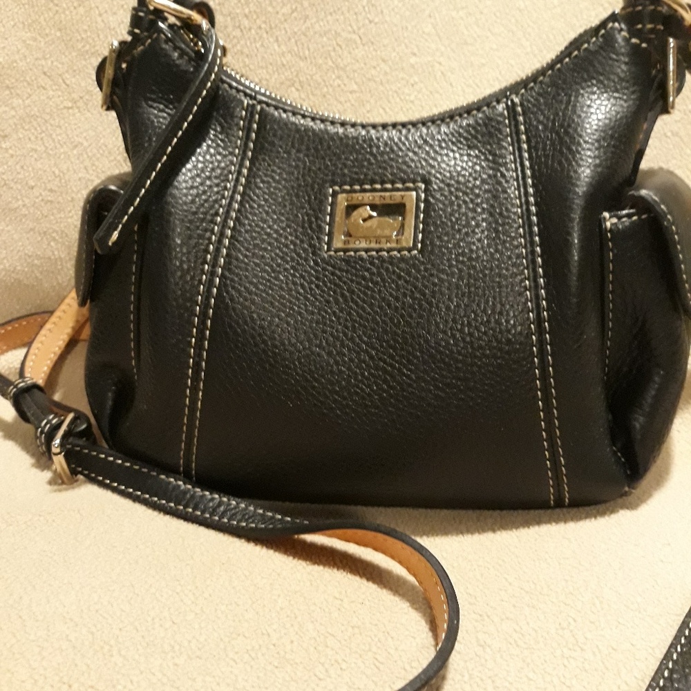 Dooney & Bourke quality bag- Excellent condition! - Picture 8 of 8